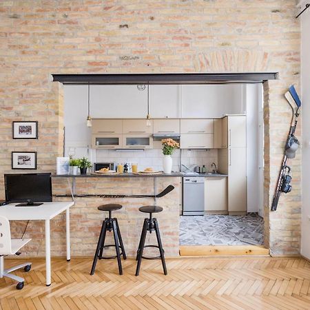 Ferienwohnung Live Like A Local At The Rustic Hockey Hut Budapest Exterior foto