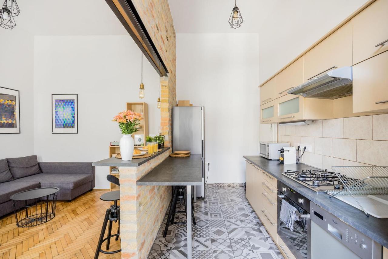 Ferienwohnung Live Like A Local At The Rustic Hockey Hut Budapest Exterior foto