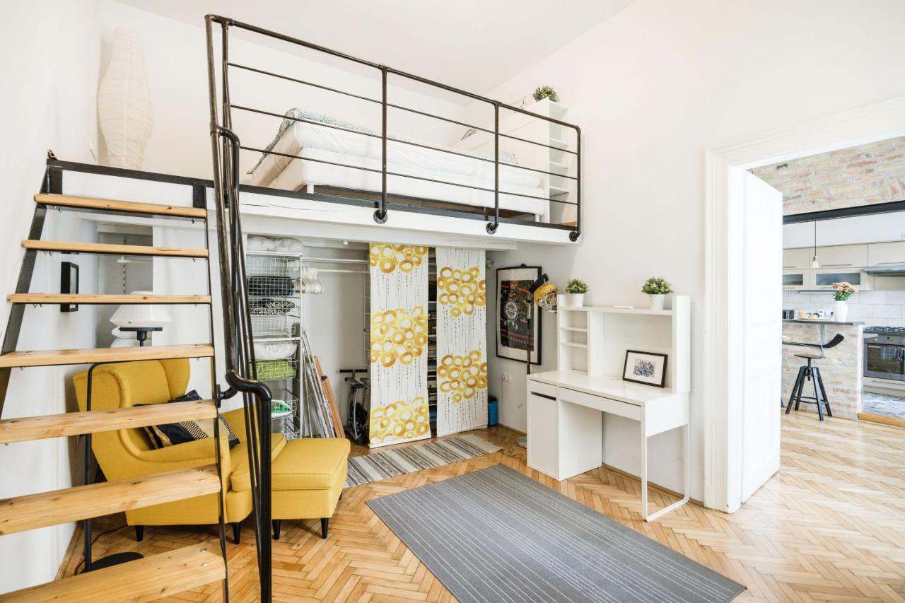 Ferienwohnung Live Like A Local At The Rustic Hockey Hut Budapest Exterior foto