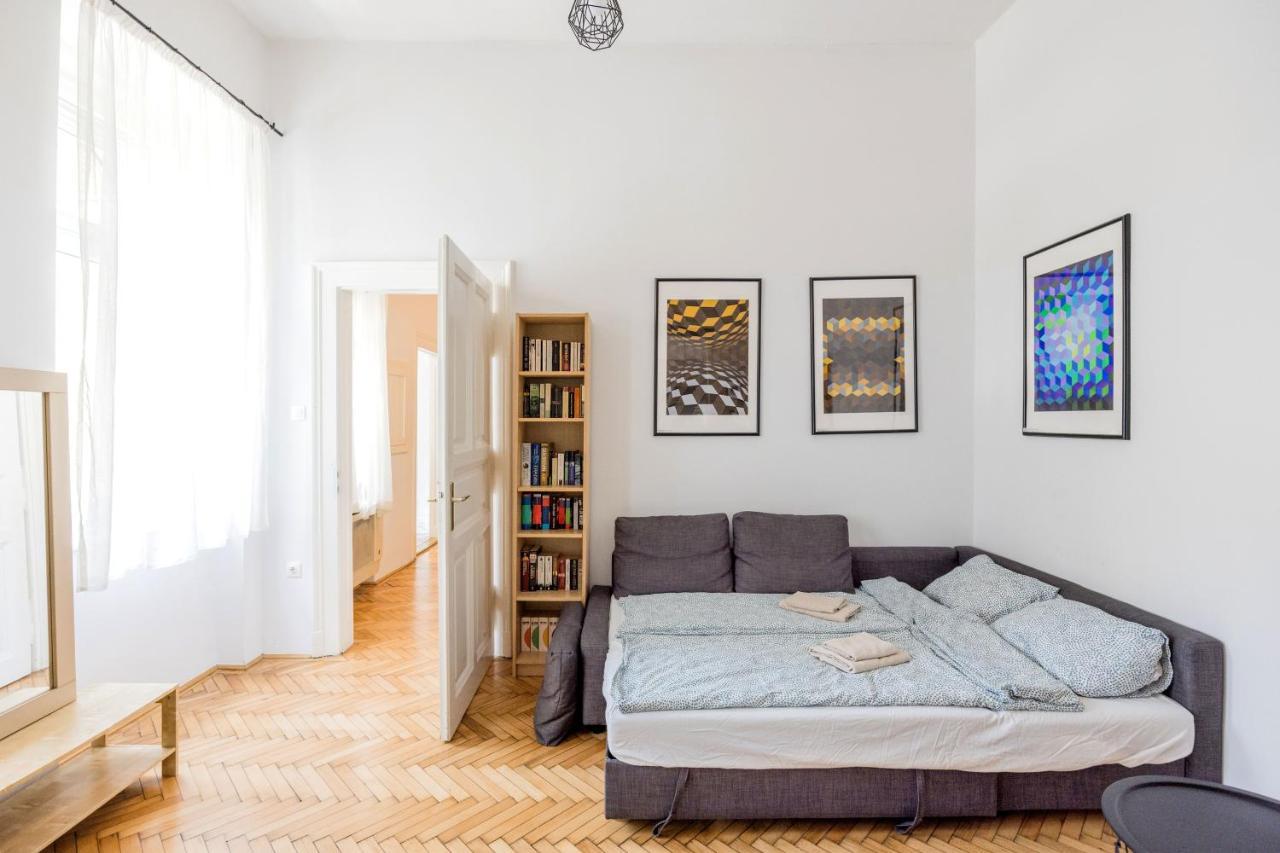Ferienwohnung Live Like A Local At The Rustic Hockey Hut Budapest Exterior foto