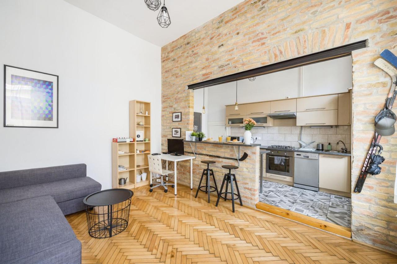 Ferienwohnung Live Like A Local At The Rustic Hockey Hut Budapest Exterior foto
